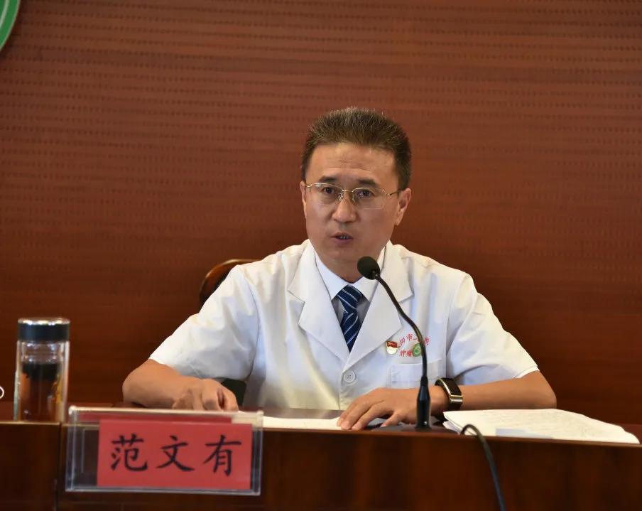市医院新任院长，引领医疗变革的先锋领导者