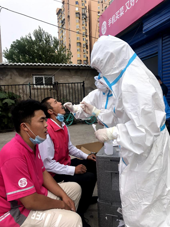 北京疫情下工人的坚守与奋斗，最新疫情工人情况报道