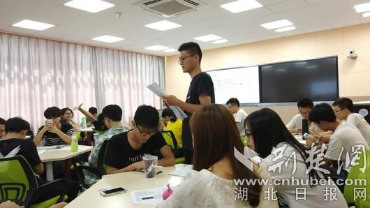 何鹏最新动态揭秘，多重身份与最新消息一探究竟